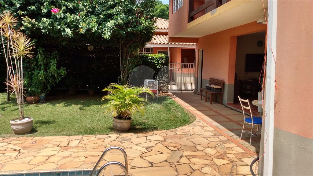 Casa à venda com 4 quartos, sendo 1 suíte, no condomínio Residencial Vale das Laranjeiras, Indaiatuba - SP