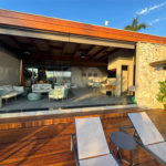Casa à venda com 6 suítes no condomínio Vila Pinhal, Itirapina - SP