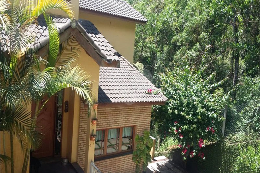 Casa à venda com 5 quartos, sendo 2 suítes, no condomínio Alpes da Cantareira, Mairiporã - SP