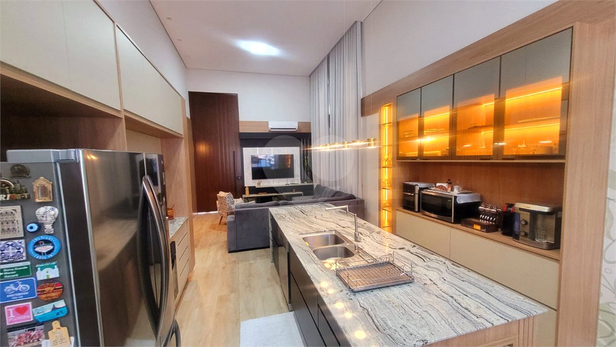 Casa à venda com 4 suítes no condomínio Sta Morriz, Campinas - SP