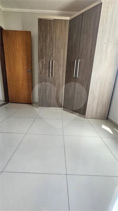 Apartamento Locação Condomínio Anguri com 02 dormitórios com Ar e Sacada