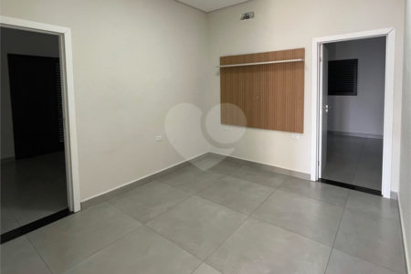 Casa à venda com 3 quartos, sendo 1 suíte, no condomínio Helena Maria, Sorocaba - SP