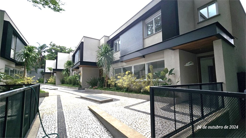Casa à venda com 4 suítes no condomínio Vila Arese, São Paulo - SP