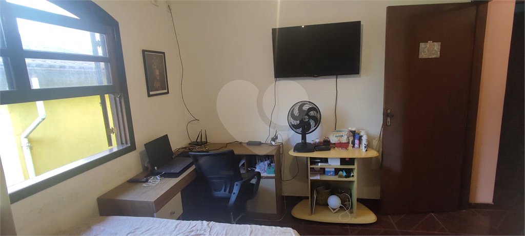 Sobrado à venda com 6 quartos, sendo 1 suíte, em Vila Acoreana, Poá, SP