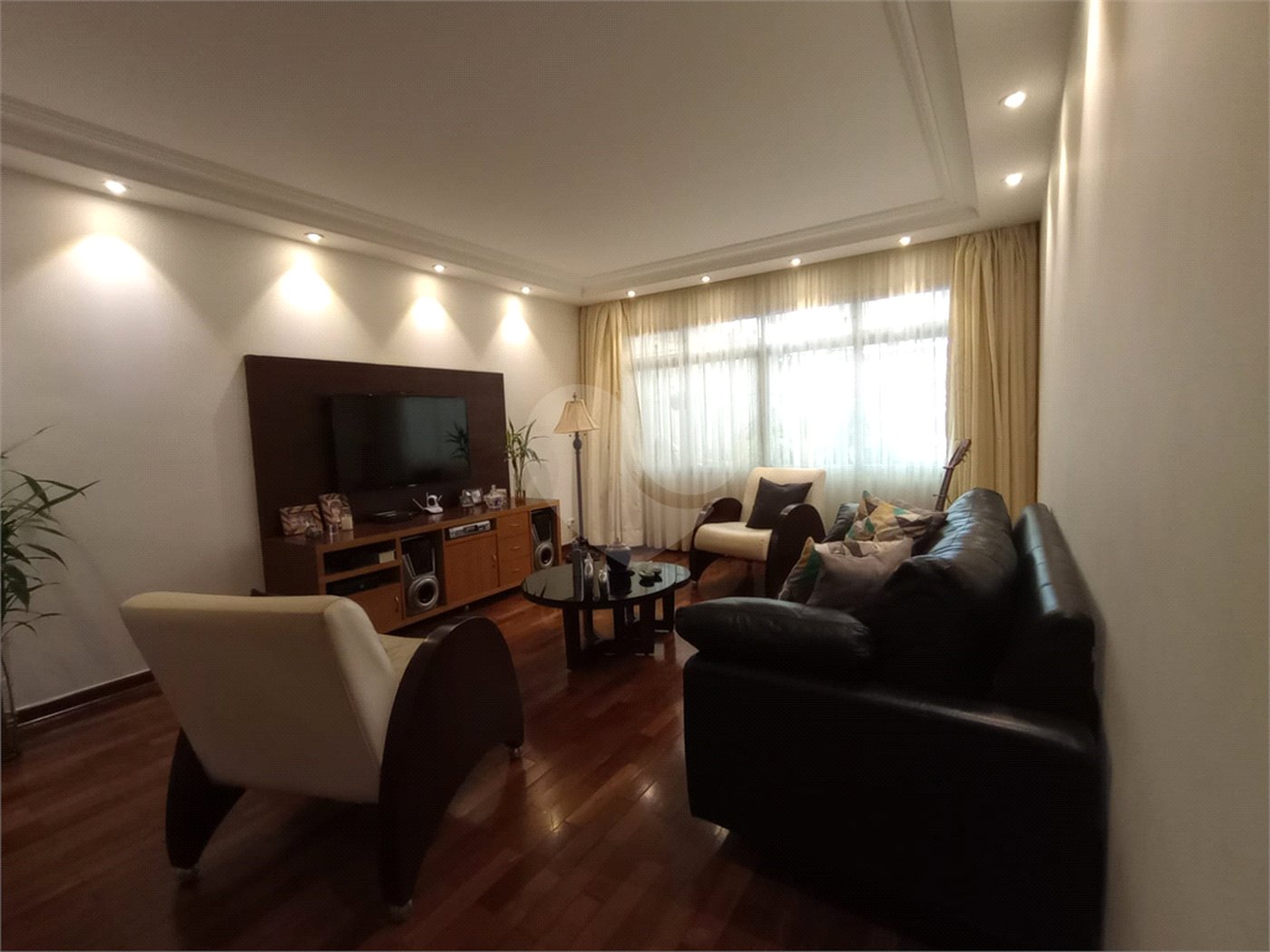 Sobrado à venda com 4 quartos, sendo 1 suíte,  em Jardim Prudência, São Paulo, SP