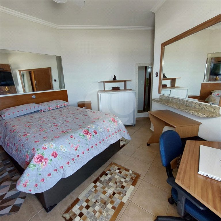 Apartamento à venda com 2 quartos, sendo 1 suíte,  em Vera Cruz, Mongaguá, SP