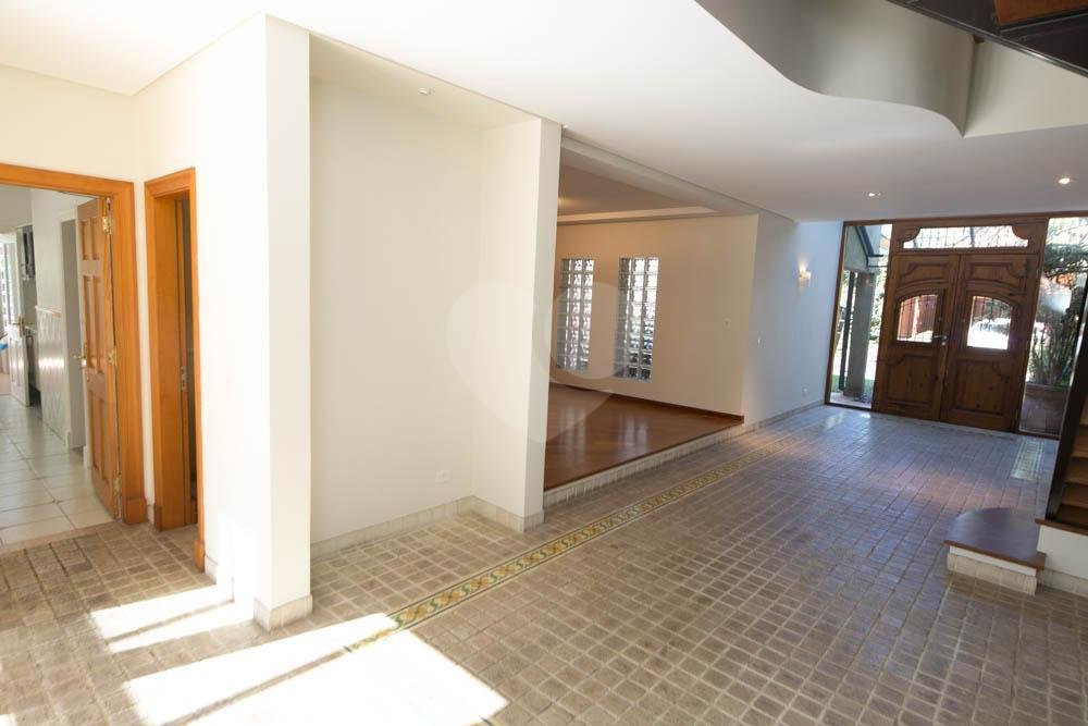 Casa à venda com 4 suítes no condomínio Jardim das Azaléias, São Paulo - SP