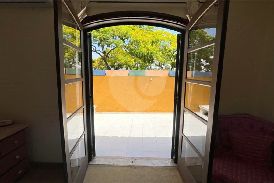 Casa à venda com 4 quartos, sendo 2 suítes, em Morumbi, São Paulo, SP
