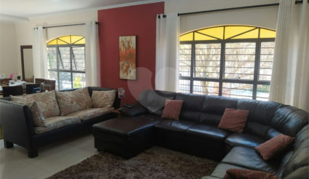 Casa à venda ou para alugar com 3 quartos, sendo 1 suíte,  em Estação, São Roque, SP