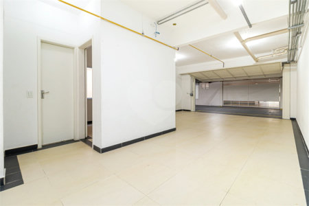 Casa à venda com 4 quartos, sendo 2 suítes, no condomínio Vila das Andorinhas, São Paulo - SP