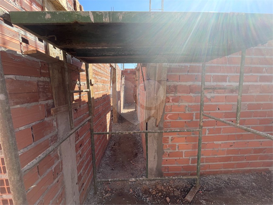 Casa à venda com 3 quartos, sendo 1 suíte, no condomínio Tivolli Residencial, Itapetininga - SP