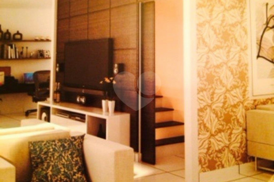 Casa à venda com 4 quartos, sendo 2 suítes, no condomínio Residencial Floresta, São Paulo - SP