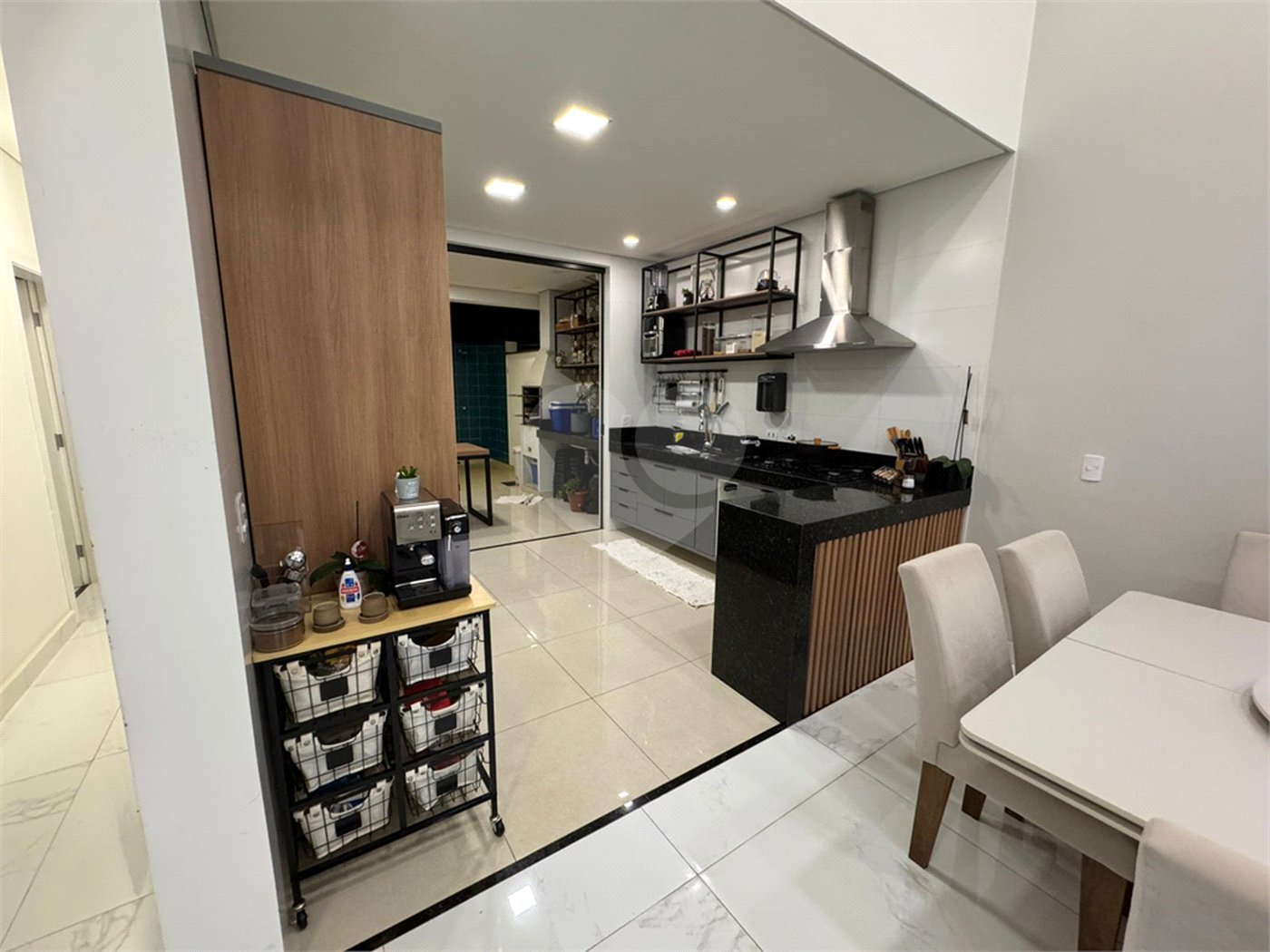 Casa à venda com 3 quartos, sendo 1 suíte, no condomínio Terras de São Francisco, Sorocaba - SP