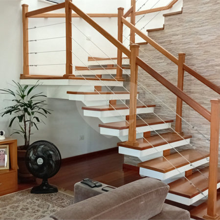 Sobrado à venda com 4 quartos, sendo 2 suítes,  em Vila Gilda, Santo André, SP
