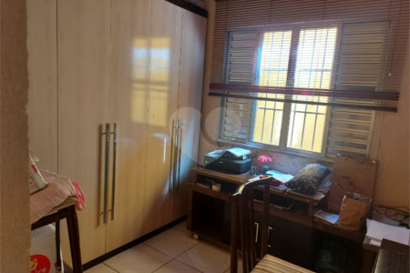 Sobrado à venda com 4 quartos, sendo 1 suíte,  em Vila Gustavo, São Paulo, SP