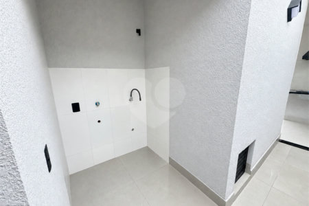 Casa à venda com 2 quartos, sendo 1 suíte, no condomínio Tivolli, Itapetininga - SP