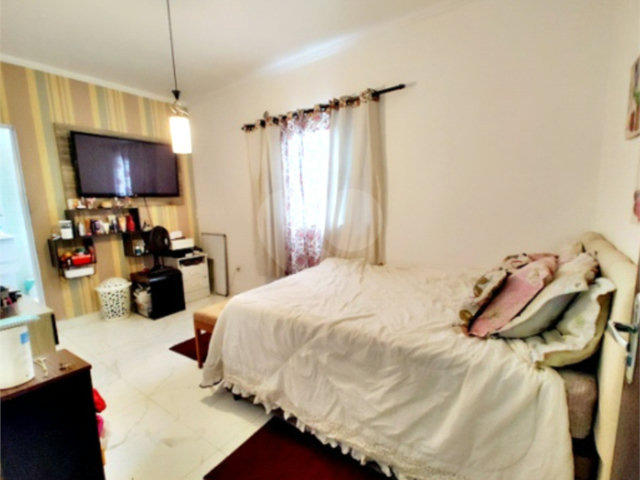 Sobrado à venda com 3 quartos, sendo 1 suíte,  em Conjunto Residencial Vista Verde, São Paulo, SP