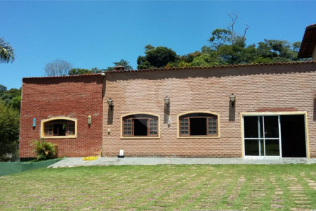 Casa à venda com 6 quartos, sendo 4 suítes, no condomínio Recanto dos Palmares, Atibaia - SP