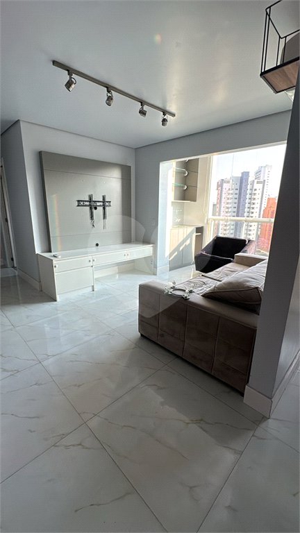 Apartamento para alugar com 3 quartos, sendo 1 suíte,  em Lar São Paulo, São Paulo, SP