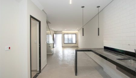 Sobrado à venda com 3 quartos, sendo 1 suíte,  em Vila Gumercindo, São Paulo, SP