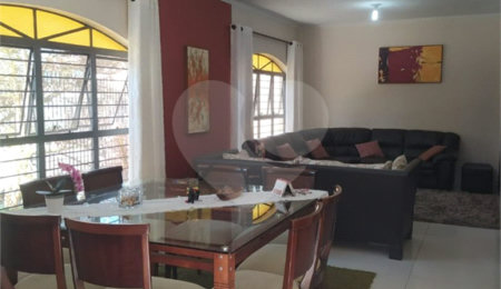 Casa à venda ou para alugar com 3 quartos, sendo 1 suíte,  em Estação, São Roque, SP