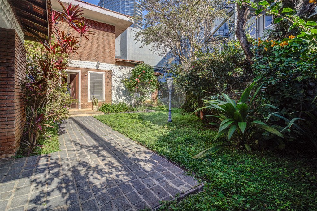 Sobrado à venda com 3 quartos, sendo 1 suíte, em Brooklin, São Paulo, SP