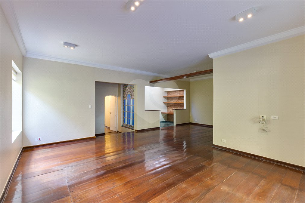 Casa à venda com 3 quartos, sendo 1 suíte, em Brooklin, São Paulo, SP