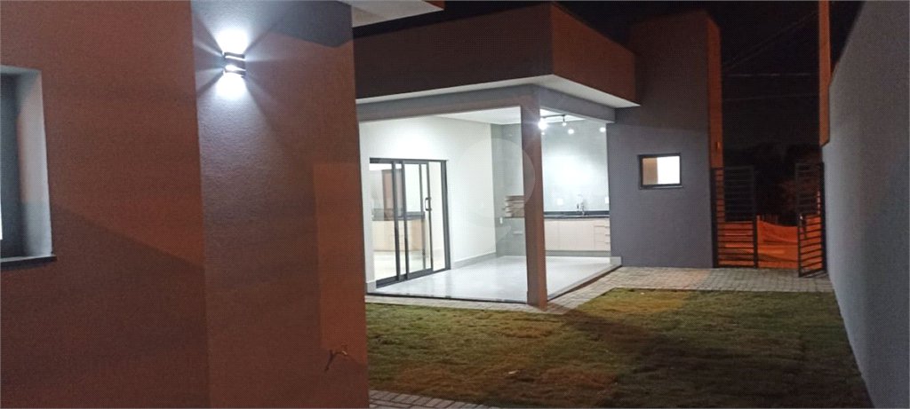 Casa à venda com 3 quartos, sendo 1 suíte, no condomínio Lagos D´icaraí, Salto - SP
