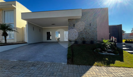 Casa à venda com 3 quartos, sendo 1 suíte,  no condomínio Residencial Golden Ville, Itapetininga - SP
