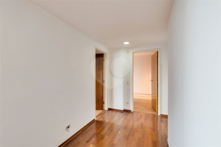 Apartamento à venda com 4 quartos, sendo 1 suíte, em Chácara Santo Antônio, São Paulo, SP