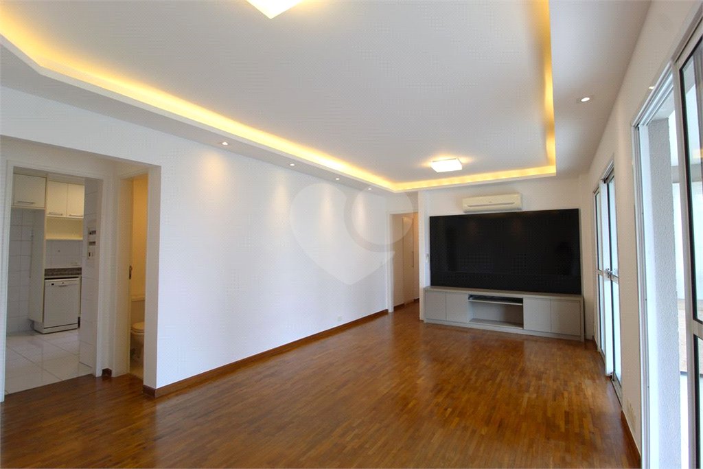 Apartamento à venda com 3 quartos, sendo 1 suíte,  em Vila Olímpia, São Paulo, SP