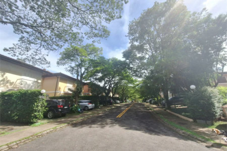 Casa à venda com 5 quartos, sendo 3 suítes, no condomínio Vila Panamericana, São Paulo - SP