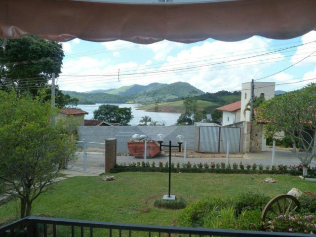 Chácara à venda com 3 quartos, sendo 1 suíte,  em Vila Salles, Atibaia, SP