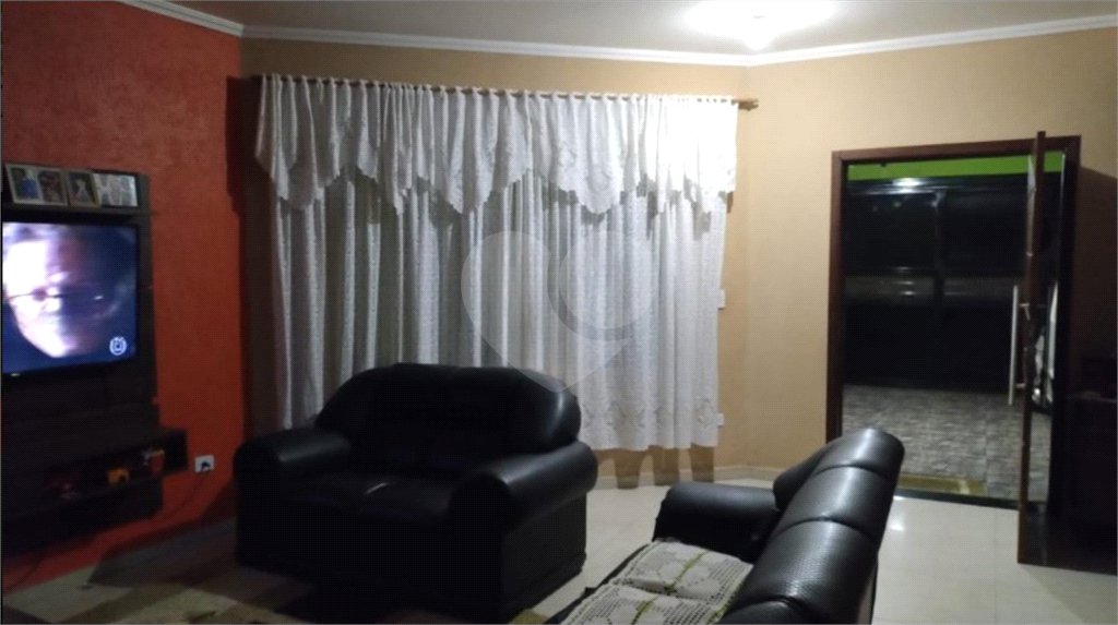 Casa à venda com 5 quartos, sendo 1 suíte,  em Parque do Colégio, Suzano, SP