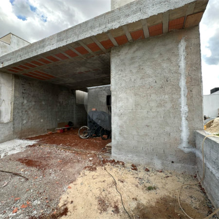 Casa à venda com 3 quartos, sendo 1 suíte, no condomínio Lago dos Ipês, Itapetininga - SP