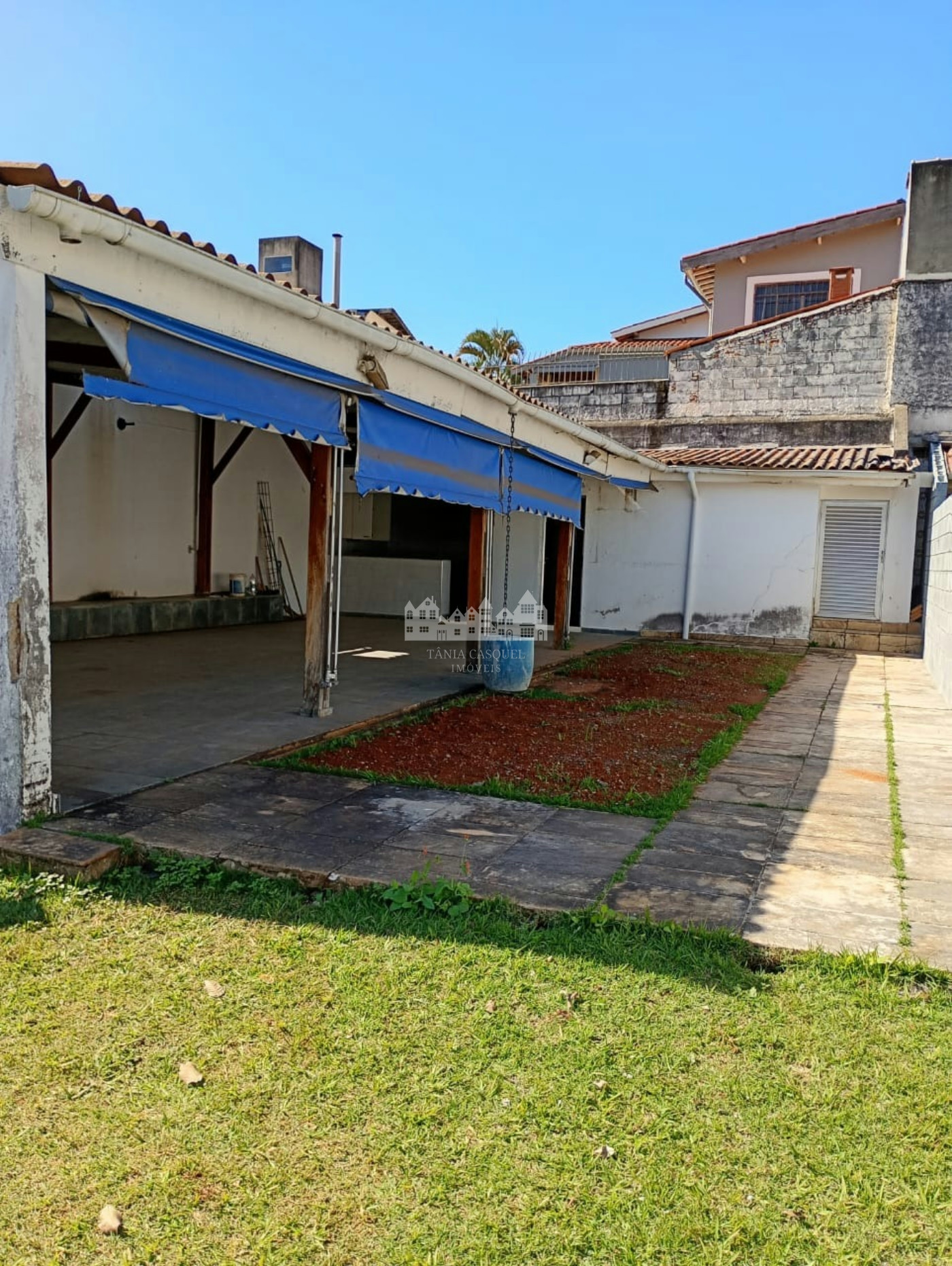 Terreno com benfeitorias à venda perto da Alameda Lucas, Atibaia - SP