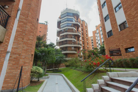 Apartamento para alugar com 5 quartos, sendo 3 suítes, em Vila Ida, São Paulo, SP