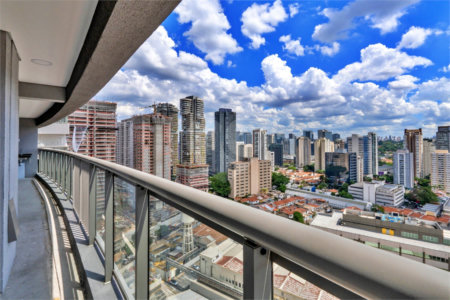 Apartamento à venda com 4 quartos, sendo 2 suítes,  em Jardim das Acácias, São Paulo, SP