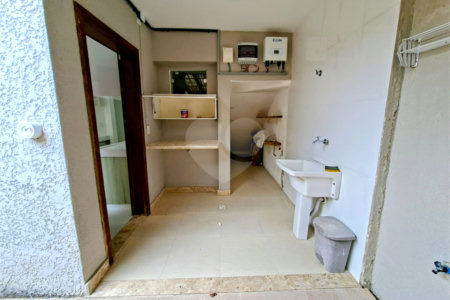 Casa à venda com 3 quartos, sendo 2 suítes, em Orla Norte, Porto Seguro, BA