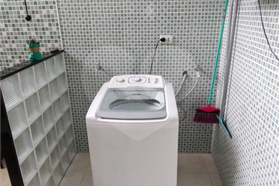 Sobrado à venda com 4 quartos, sendo 3 suítes, em Parque São Domingos, São Paulo, SP