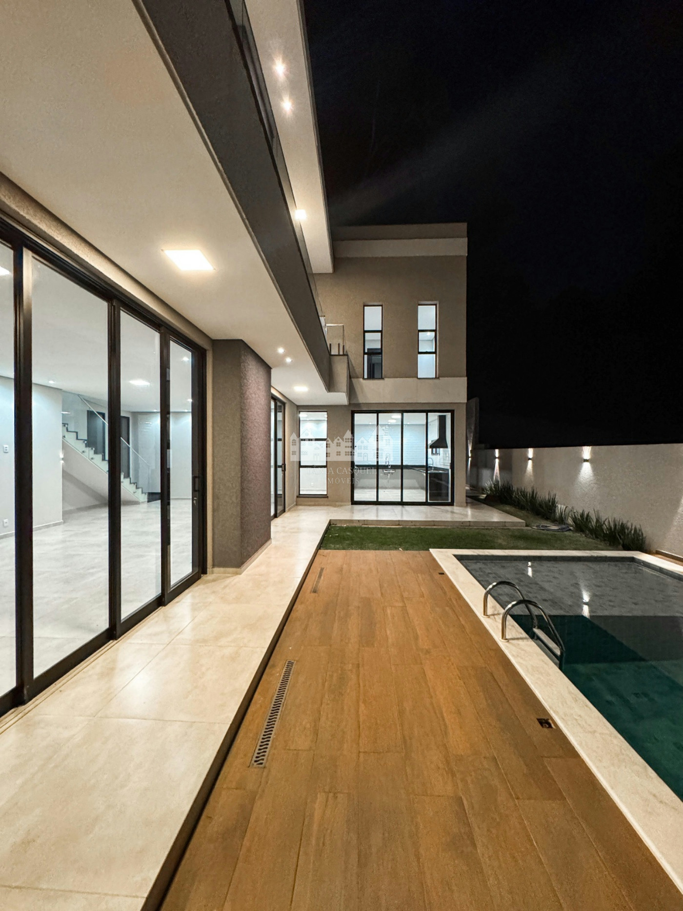 Casa à venda com 3 quartos, sendo 3 suítes, no Condomínio Quintas da Boa Vista, Atibaia - SP