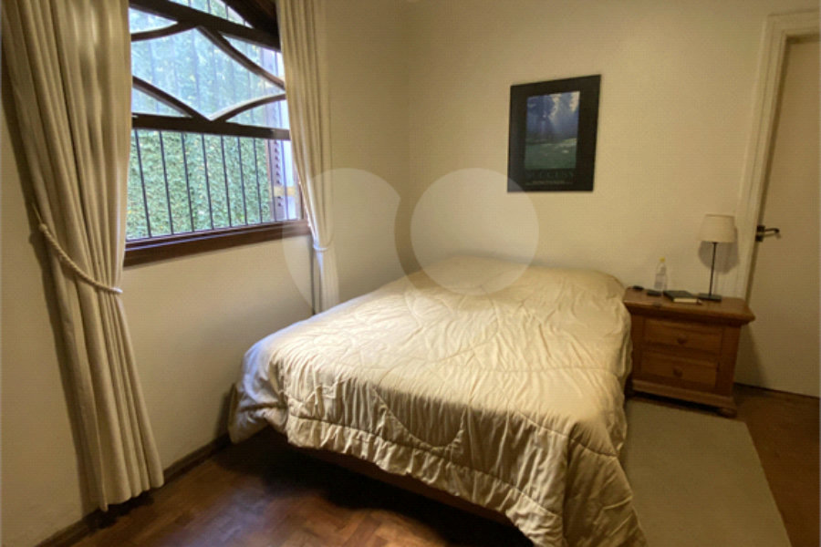 Casa Térrea à venda com 5 quartos, sendo 1 suíte, em Pacaembú, São Paulo, SP