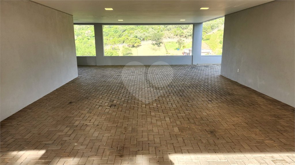 Casa à venda com 6 quartos, sendo 5 suítes, no condomínio Jardim Primavera, Louveira - SP