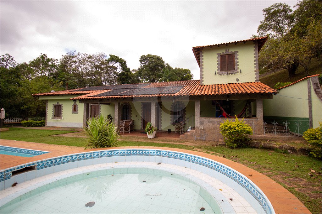 Casa à venda ou para alugar com 5 quartos, sendo 2 suítes, no condomínio Restinga Verde, São Roque - SP