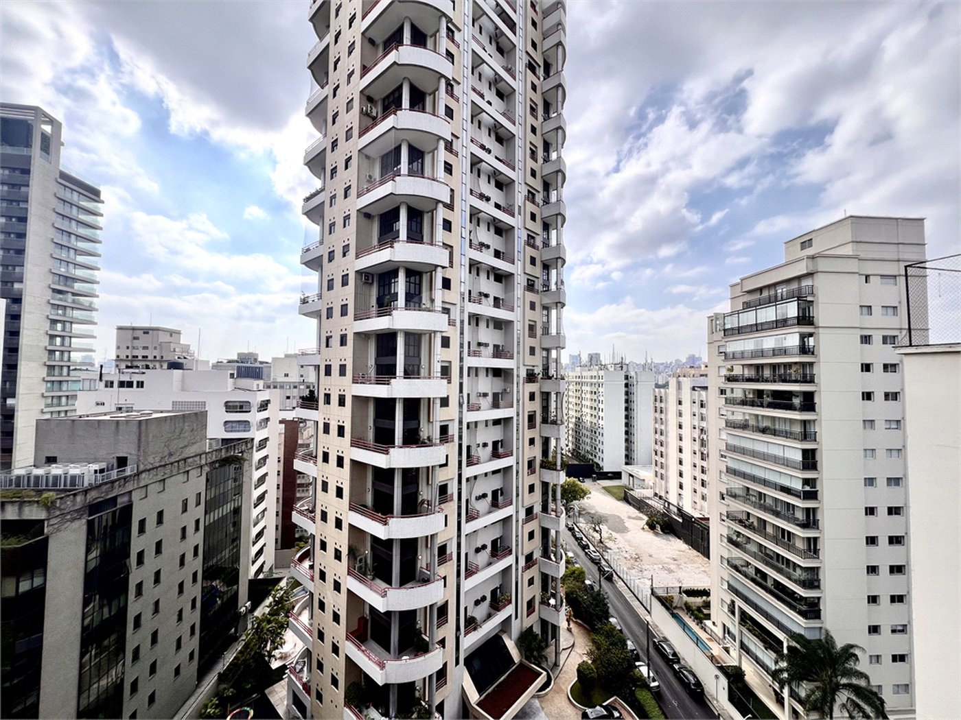 Apartamento à venda com 3 suítes em Itaim Bibi, São Paulo, SP