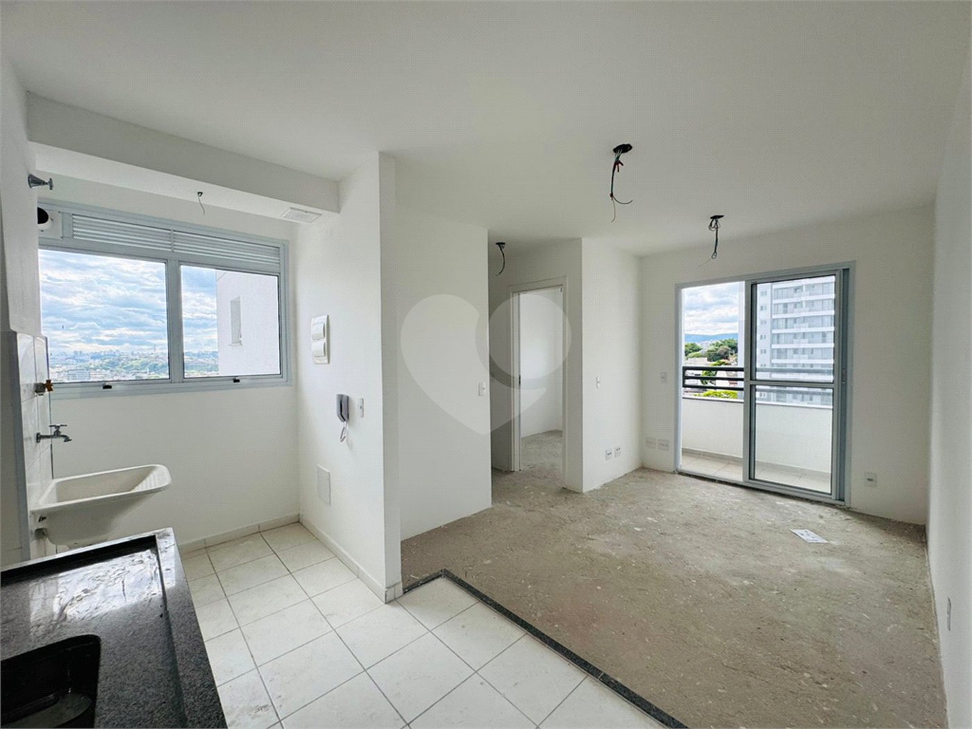 Apartamento à venda com 2 quartos, sendo 1 suíte, em Vila Galvão, Guarulhos, SP