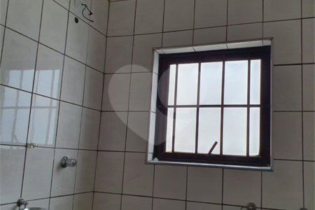 Sobrado à venda com 4 quartos, sendo 1 suíte,  em Parque Vitória, São Paulo, SP