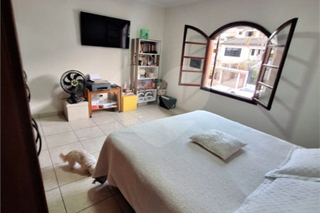 Sobrado à venda com 4 quartos, sendo 1 suíte, em Jardim Leonor Mendes de Barros, São Paulo, SP