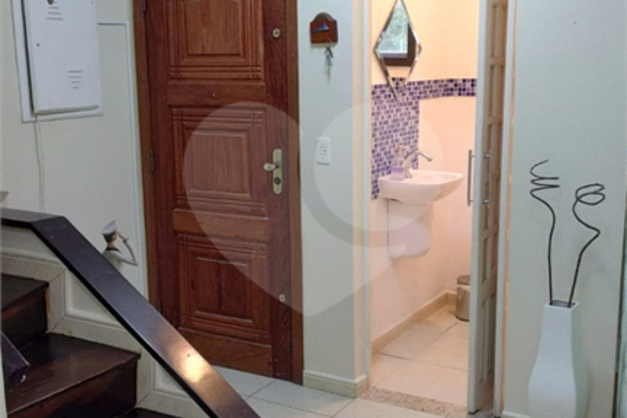 Duplex à venda com 3 quartos, sendo 1 suíte, em Enseada, Guarujá, SP
