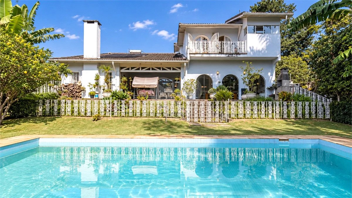 Casa à venda com 5 quartos, sendo 4 suítes, em Interlagos, São Paulo, SP
